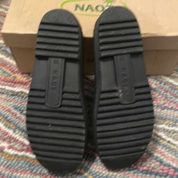 Naot clog/slide/mule shoes, size 39/8-8.5. Like NEW! - Picture 3 of 3